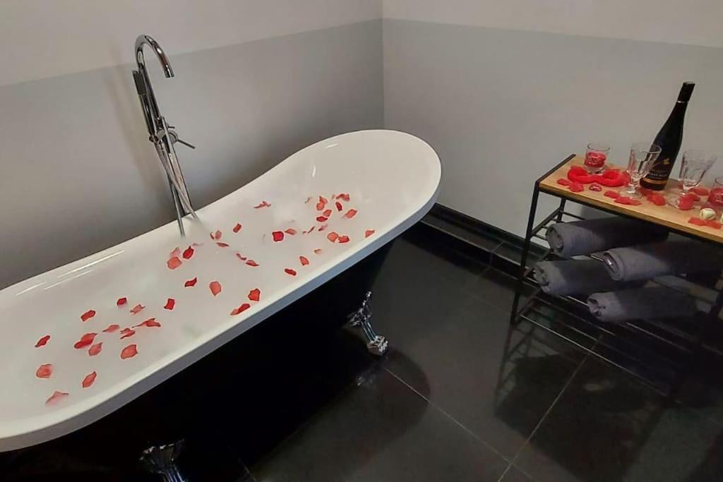 Pokoj Tylko Dla Doroslych Momenti Piccanti Katowice Buitenkant foto